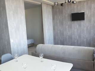 Апартаменты Сozy 704 Sunrise Apartments on the 22nd floor in the center Одесса Апартаменты с 1 спальней-2